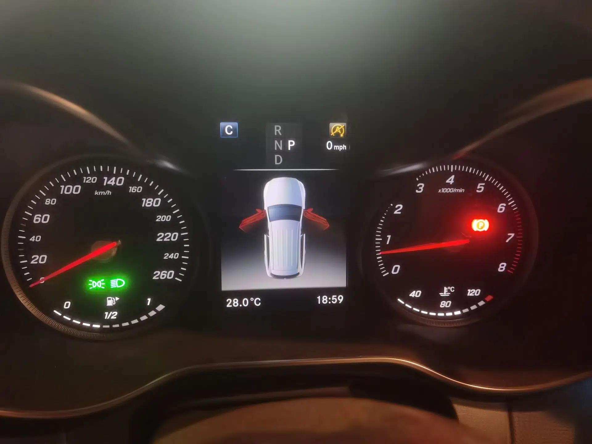 Mercedes-Benz GLC 2018 GLC 300 4MATIC Sport Edition — миниатюра 11