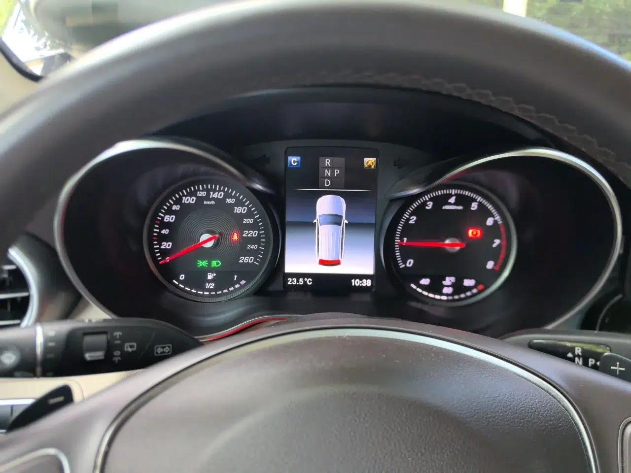Mercedes-Benz GLC 2019 Facelift GLC 260 L 4MATIC Luxury Model — миниатюра 11