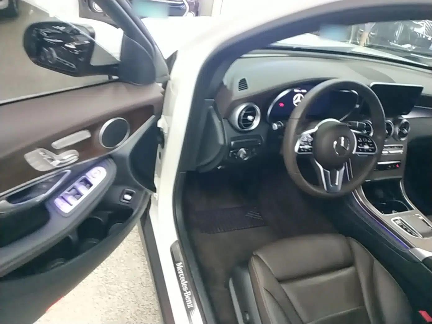 Mercedes-Benz GLC 2021 GLC 260 L 4MATIC Luxury Model — миниатюра 26