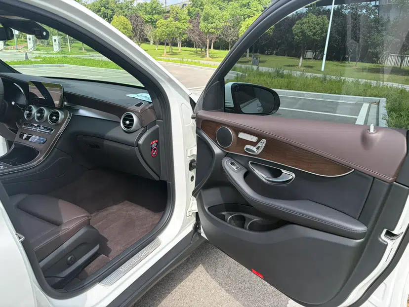 Mercedes-Benz GLC 2021 GLC 260 L 4MATIC Luxury Model — миниатюра 32