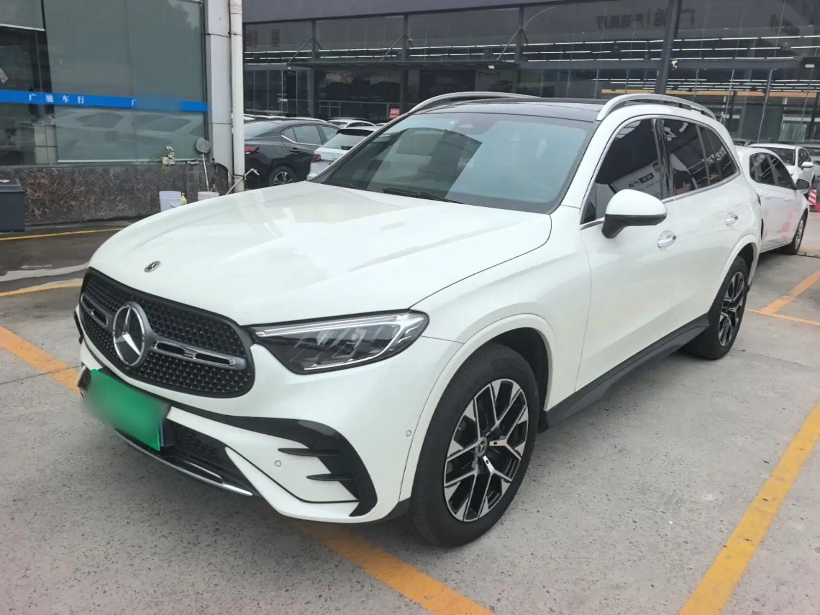 Mercedes-Benz GLC 2023 GLC 260 L 4MATIC Luxury Model 5 Seats — миниатюра 1