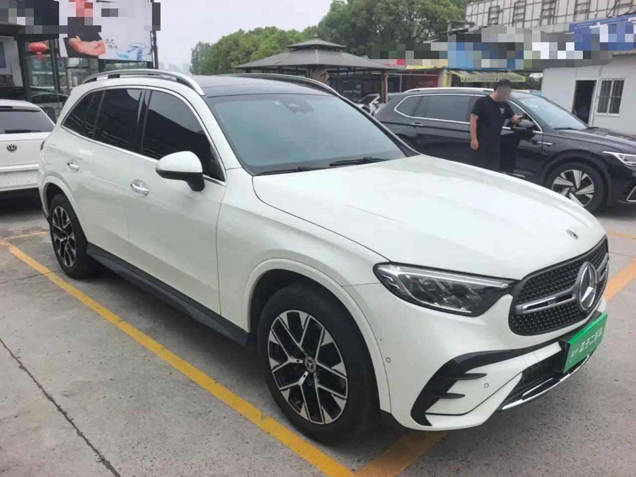 Mercedes-Benz GLC 2023 GLC 260 L 4MATIC Luxury Model 5 Seats — миниатюра 3
