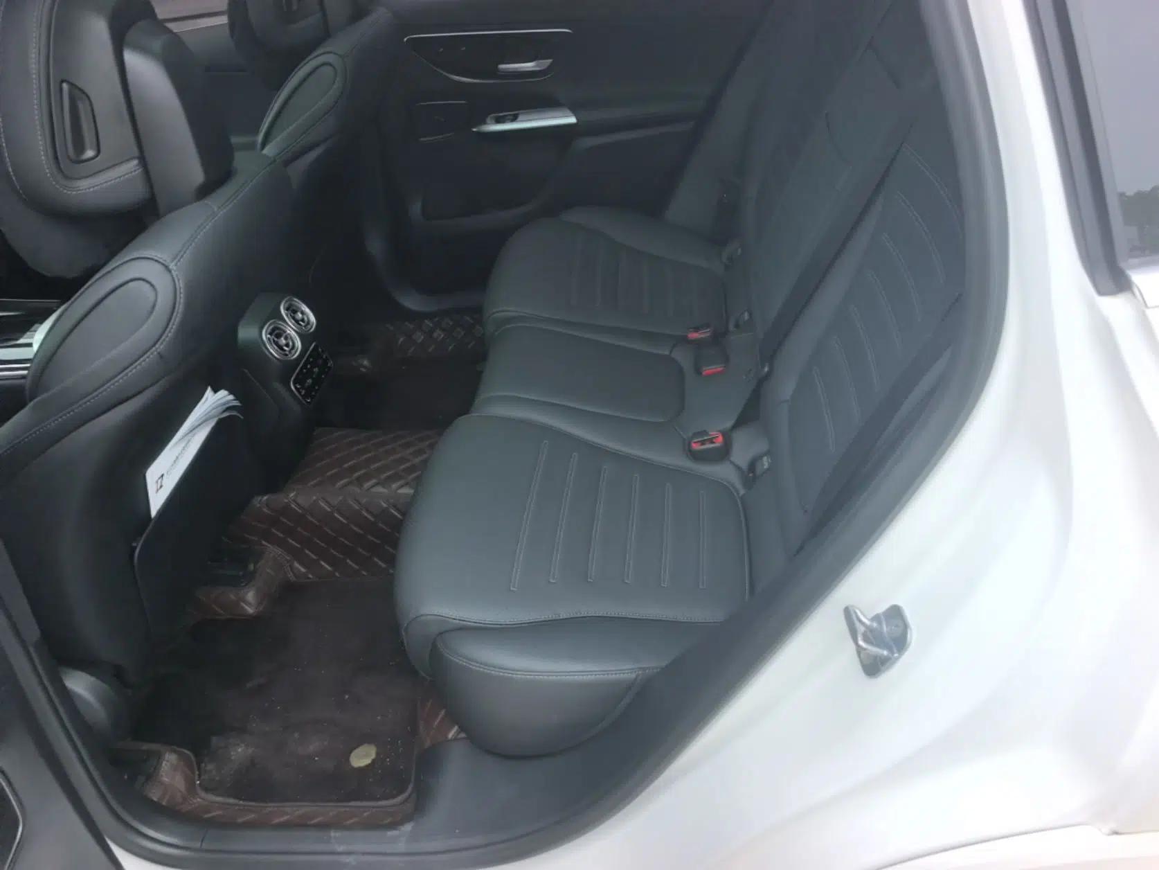 Mercedes-Benz GLC 2023 GLC 260 L 4MATIC Luxury Model 5 Seats — миниатюра 25