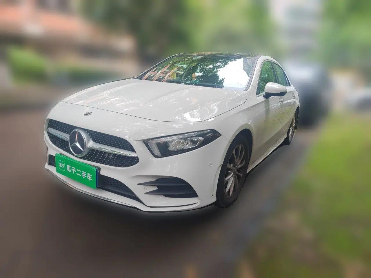 Mercedes-Benz A-Class 2020 Restyled A 200 L Sport Sedan Fashion Version — миниатюра 1