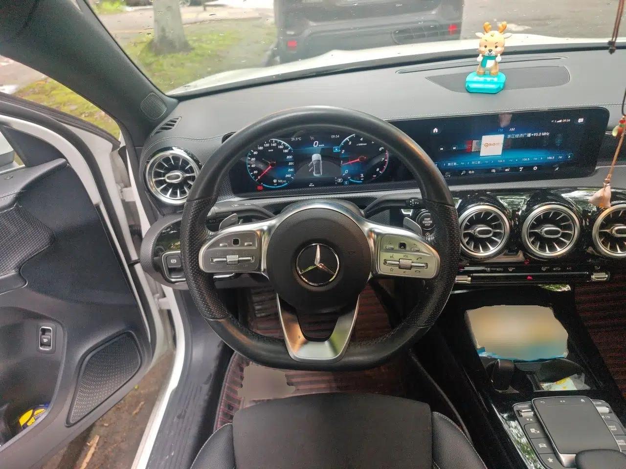 Mercedes-Benz A-Class 2020 Restyled A 200 L Sport Sedan Fashion Version — миниатюра 10