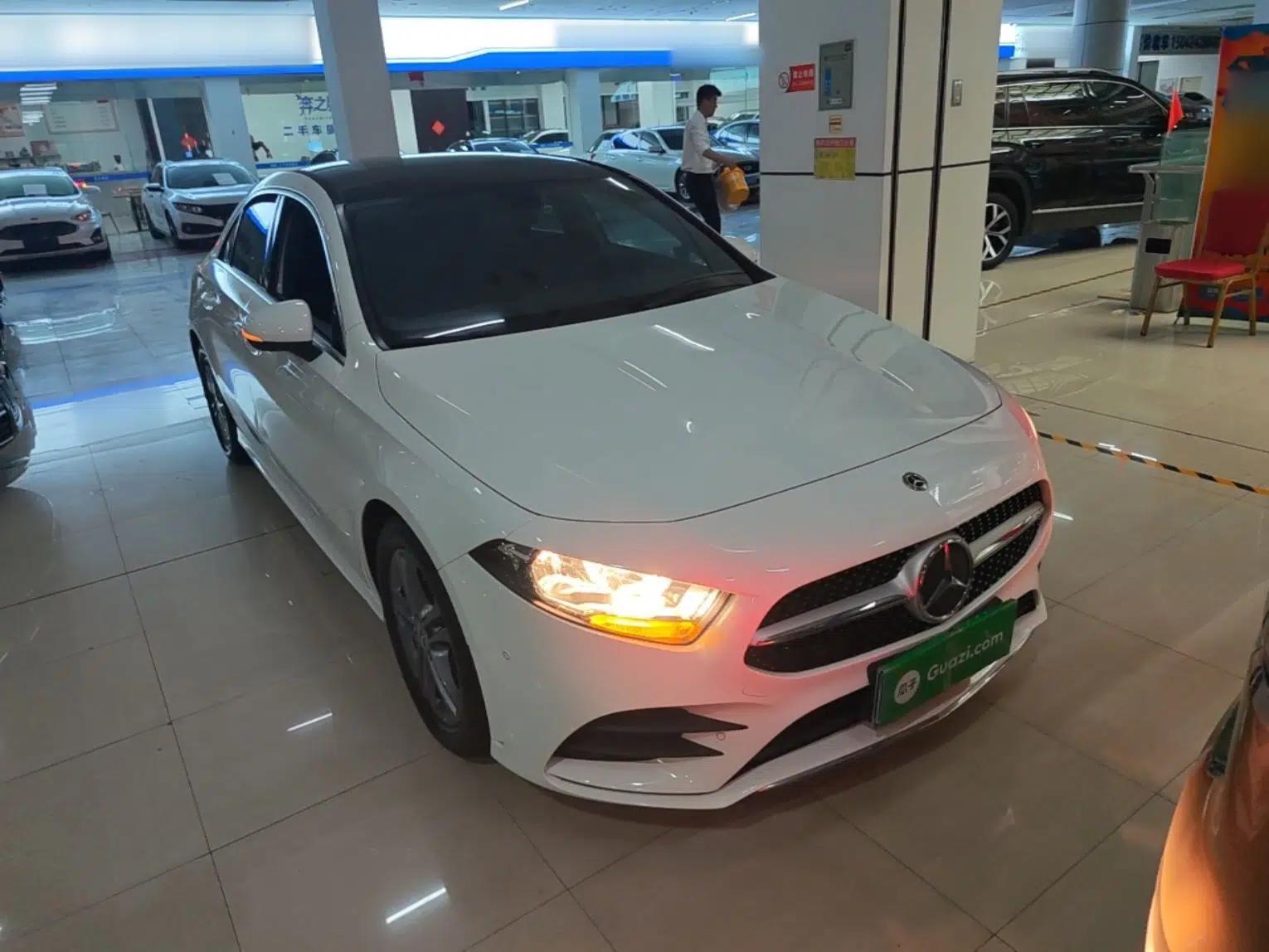 Mercedes-Benz A-Class 2020 Second Facelift A 180 L Sport Sedan — миниатюра 3