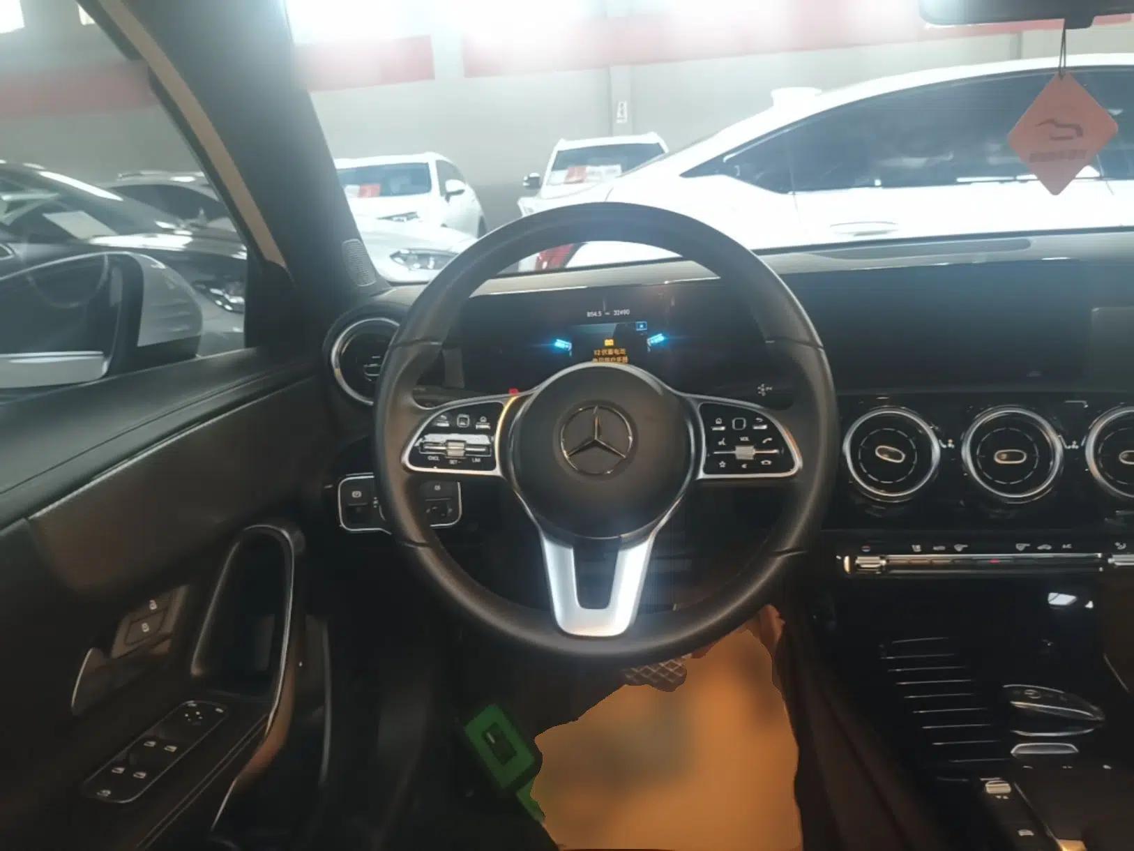 Mercedes-Benz A-Class 2022 Restyled A 180 L Sport Sedan — миниатюра 13