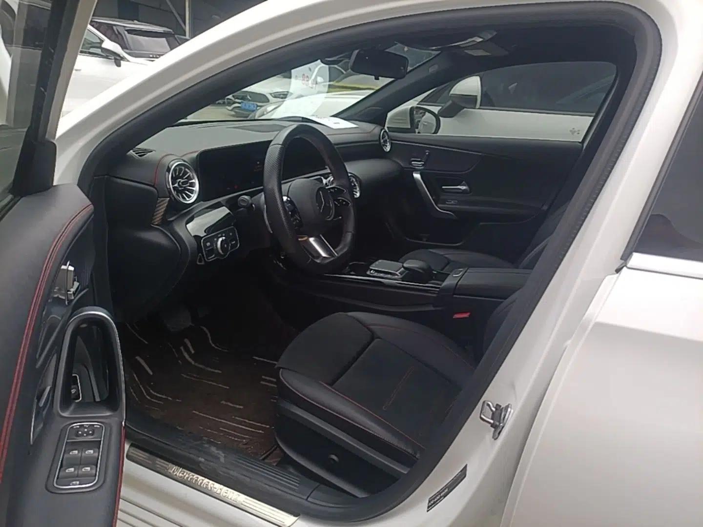 Mercedes-Benz A-Class 2023 A 200 L Fashion Model — миниатюра 17