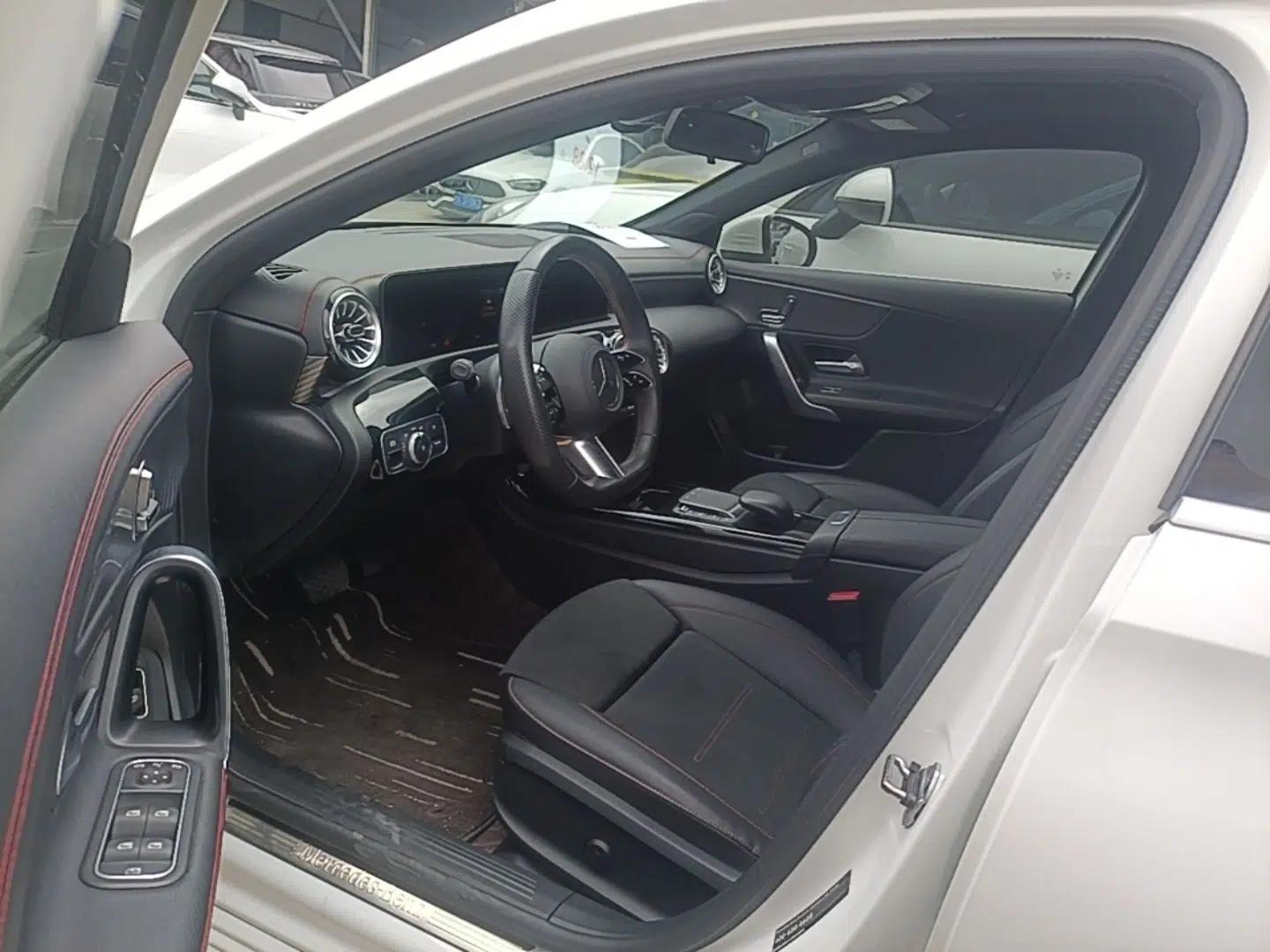 Mercedes-Benz A-Class 2023 A 200 L Fashion Model — миниатюра 18