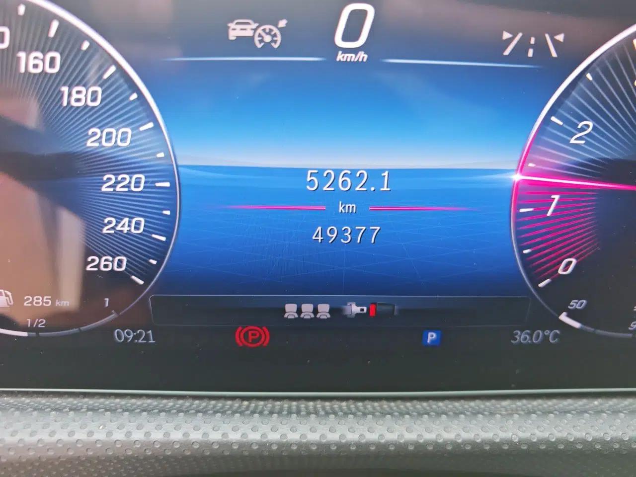 Mercedes-Benz A-Class 2023 A 200 L Fashion Model — миниатюра 12