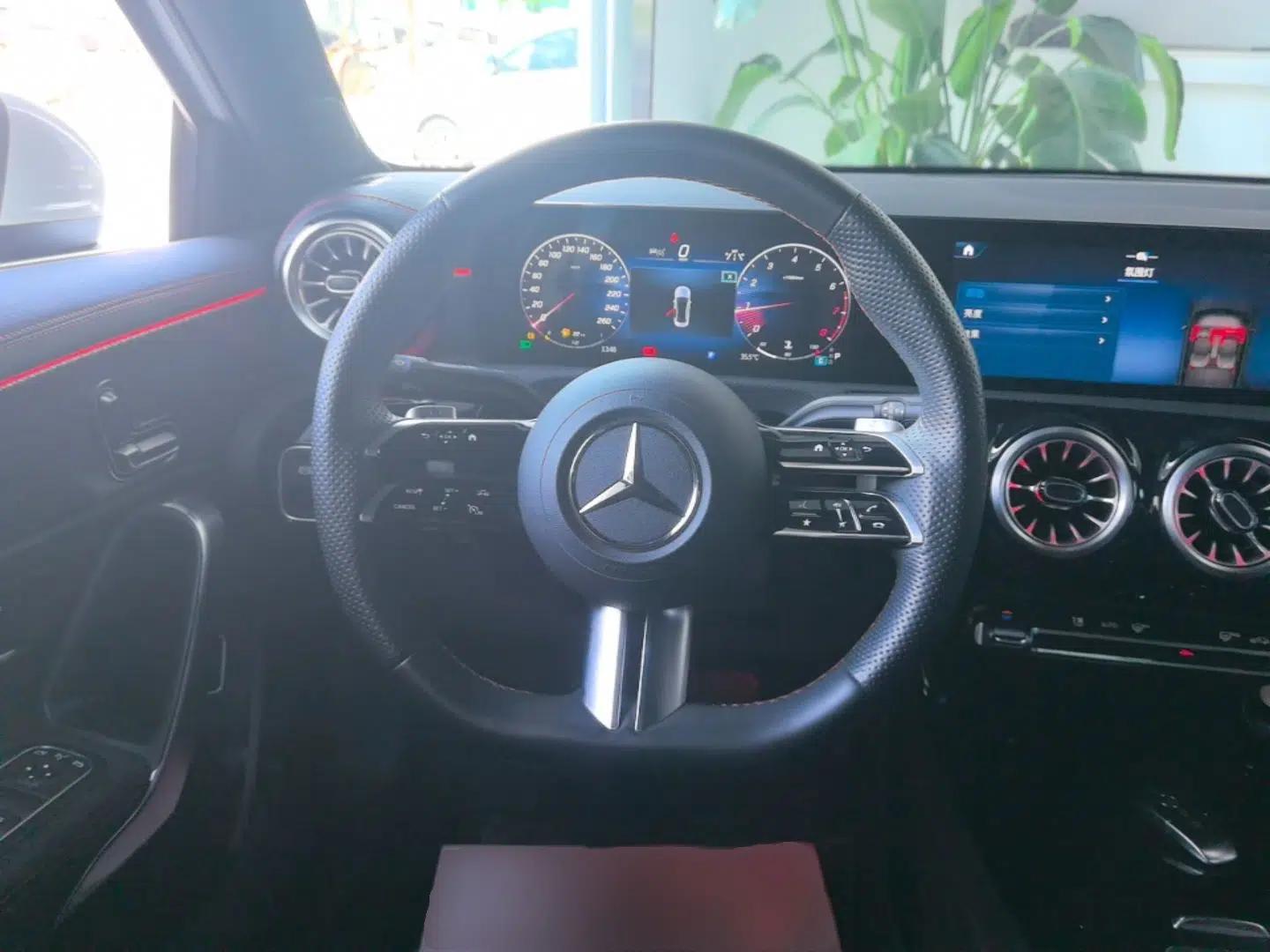 Mercedes-Benz A-Class 2023 A 200 L Fashion Model — миниатюра 13