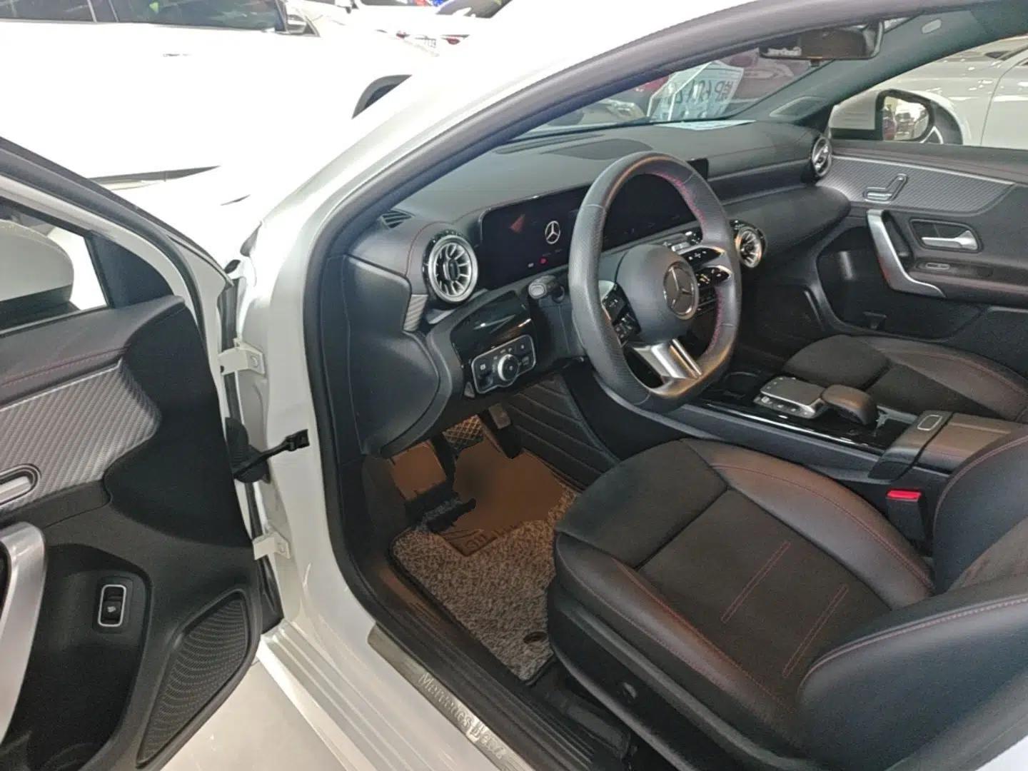 Mercedes-Benz A-Class 2023 A 200 L Fashion Model — миниатюра 18