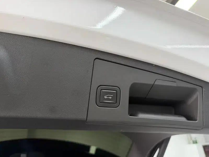 Cadillac XT4 2021 28T Two-Wheel Drive Premium Edition — миниатюра 11