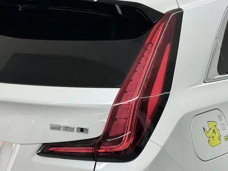 Cadillac XT4 2021 28T Two-Wheel Drive Premium Edition — миниатюра 10