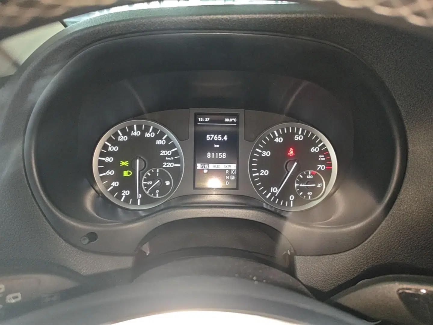 Mercedes-Benz Vito 2018 2.0T Business Version China VI Emission Standard — миниатюра 14