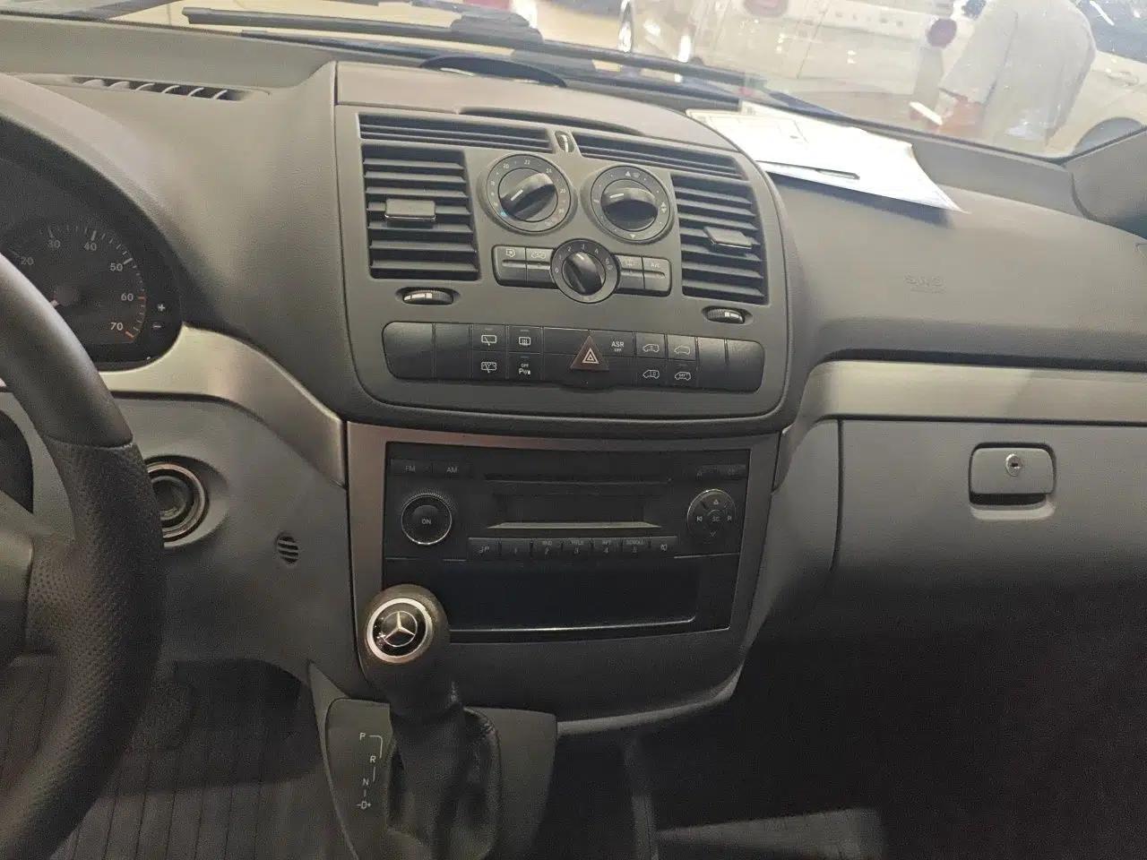 Mercedes-Benz Vito 2011 2.5L 7-seater executive version — миниатюра 13