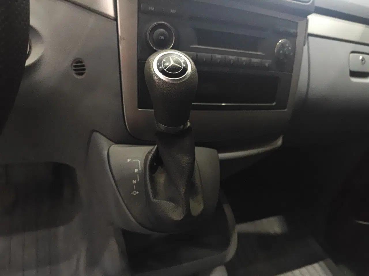 Mercedes-Benz Vito 2011 2.5L 7-seater executive version — миниатюра 14