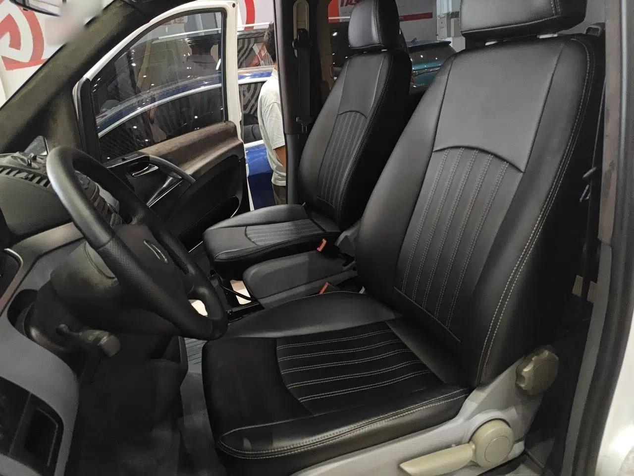 Mercedes-Benz Vito 2011 2.5L 7-seater executive version — миниатюра 15