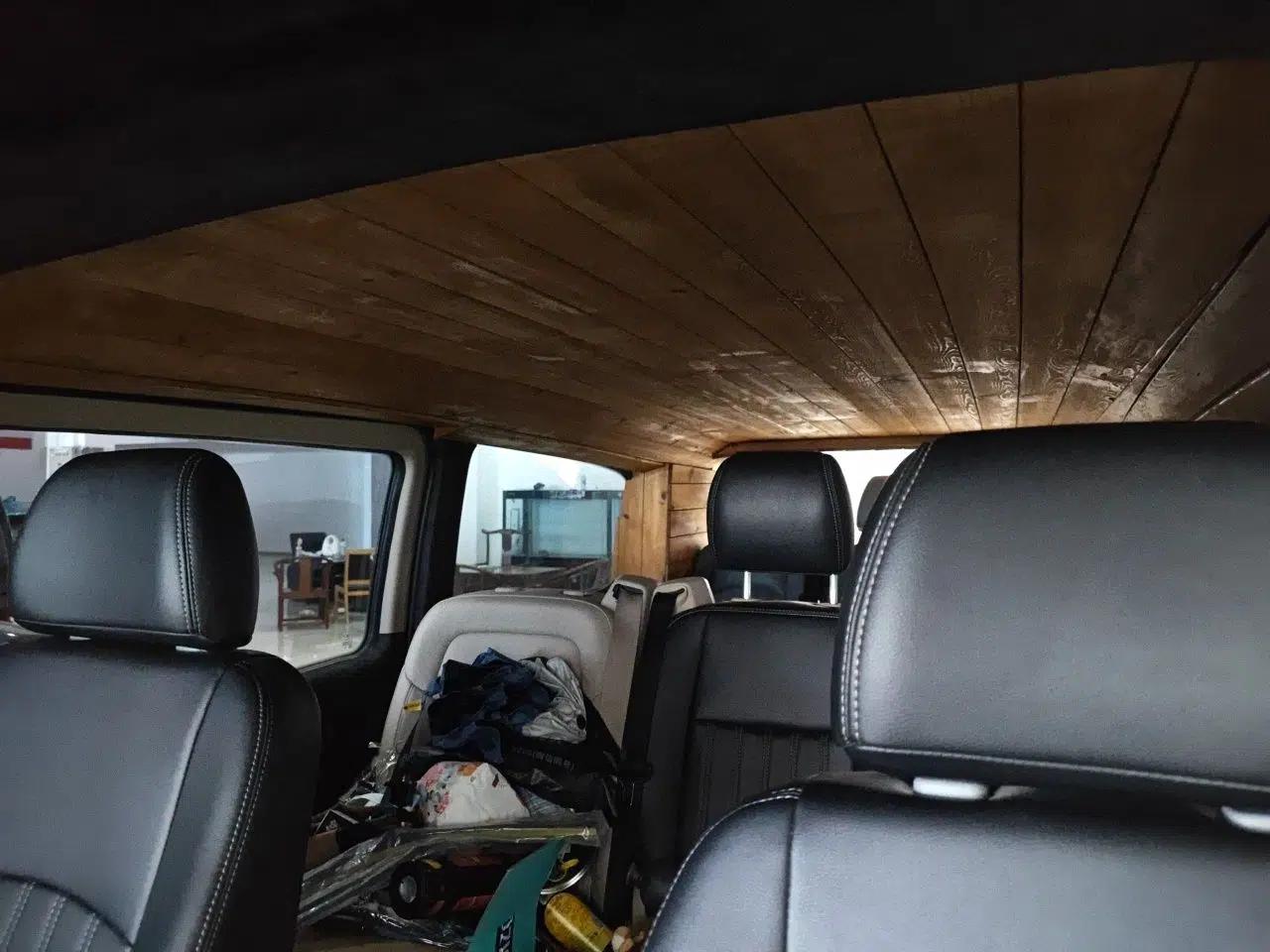 Mercedes-Benz Vito 2011 2.5L 7-seater executive version — миниатюра 18