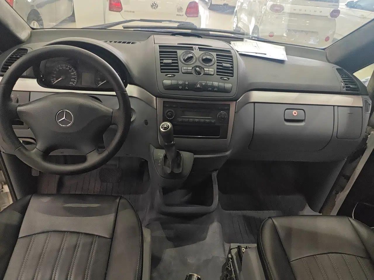 Mercedes-Benz Vito 2011 2.5L 7-seater executive version — миниатюра 9