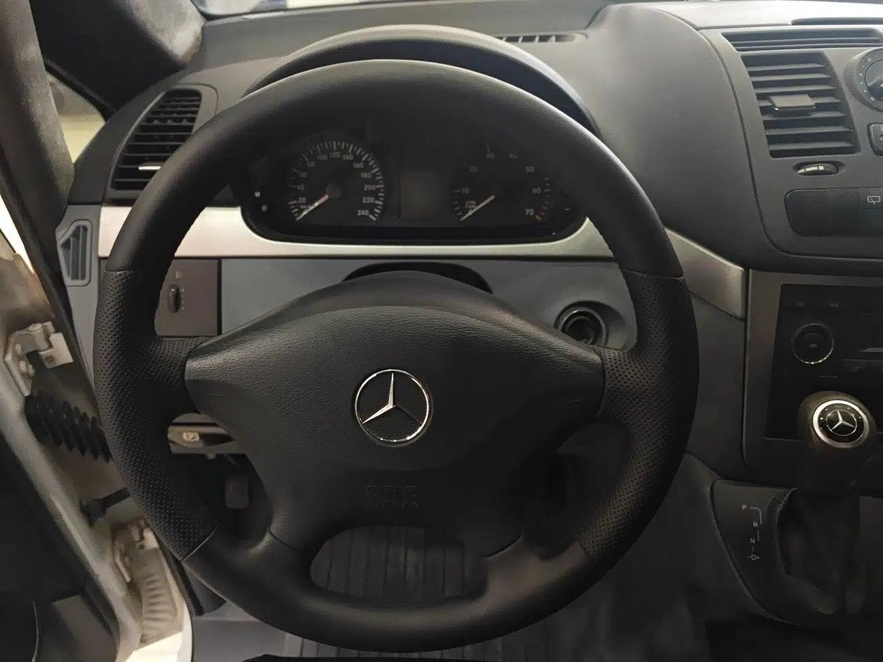 Mercedes-Benz Vito 2011 2.5L 7-seater executive version — миниатюра 10