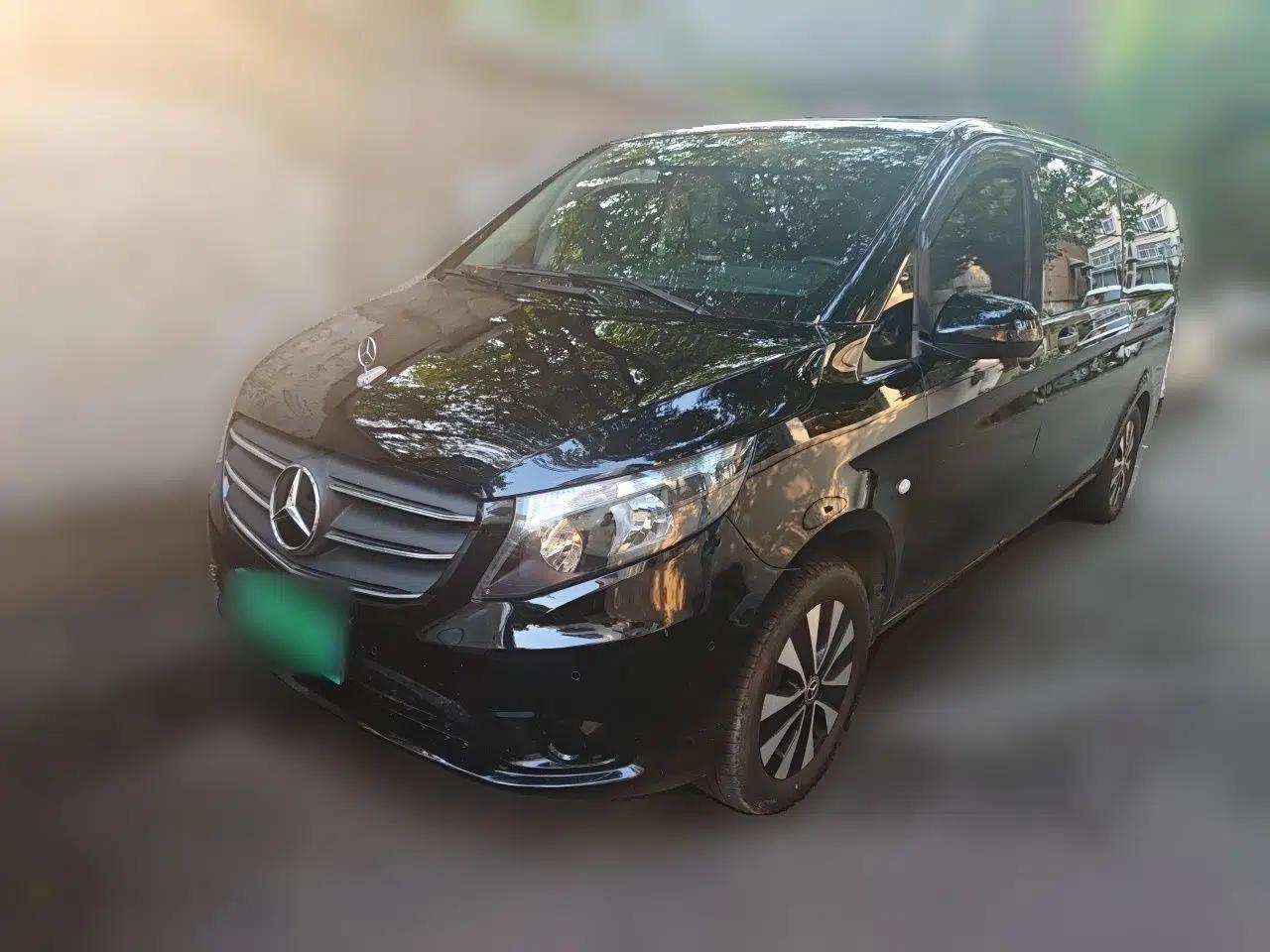 Mercedes-Benz Vito 2023 2.0T Business Version 7 Seats — миниатюра 1