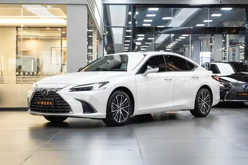 Lexus ES 2025 300h Premium Edition — миниатюра 1