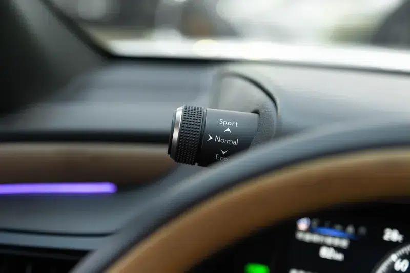Lexus ES 2025 300h Premium Edition — миниатюра 18