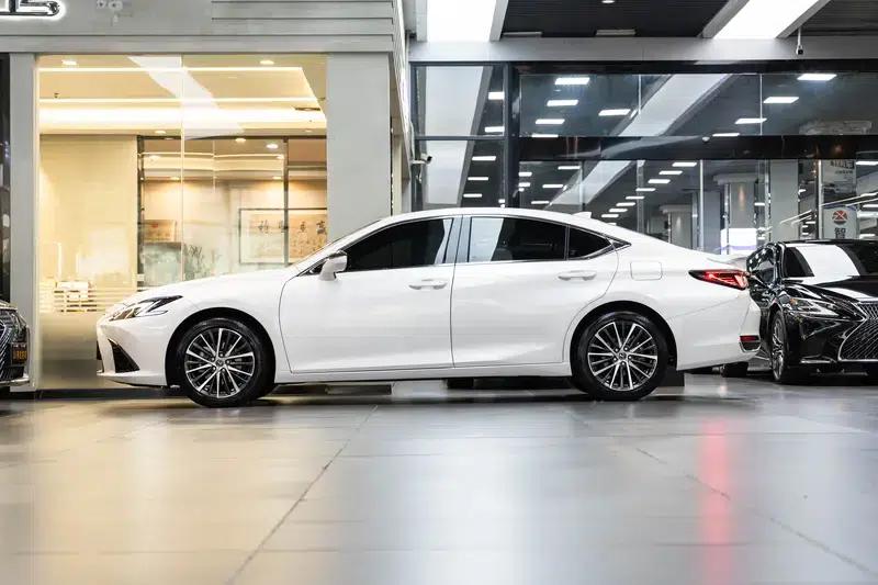 Lexus ES 2025 300h Premium Edition — миниатюра 3