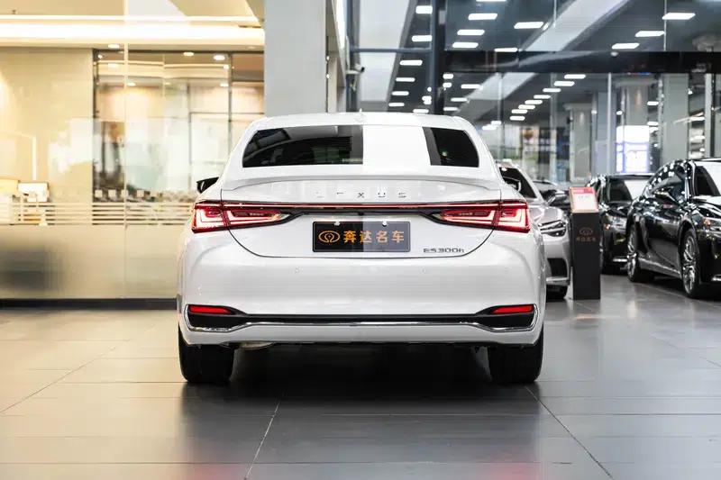 Lexus ES 2025 300h Premium Edition — миниатюра 4