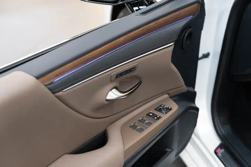 Lexus ES 2025 300h Premium Edition — миниатюра 6