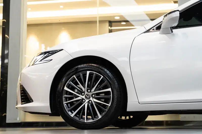 Lexus ES 2025 300h Premium Edition — миниатюра 9