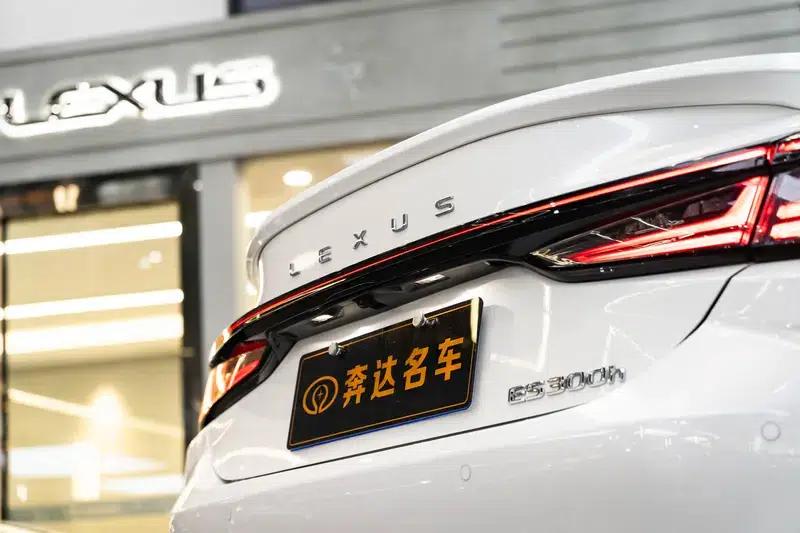 Lexus ES 2025 300h Premium Edition — миниатюра 10