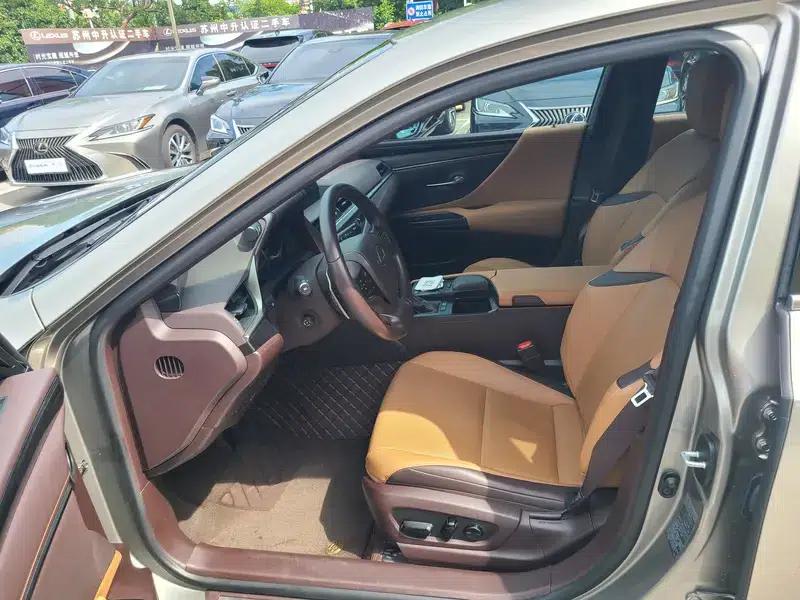 Lexus ES 2021 300h Premium Edition — миниатюра 11