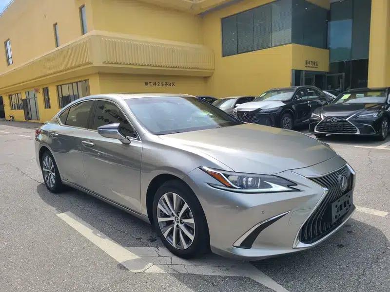 Lexus ES 2021 300h Premium Edition — миниатюра 3
