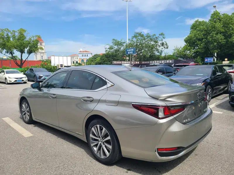 Lexus ES 2021 300h Premium Edition — миниатюра 4