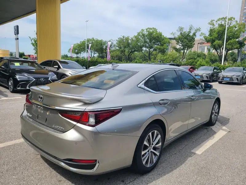 Lexus ES 2021 300h Premium Edition — миниатюра 6
