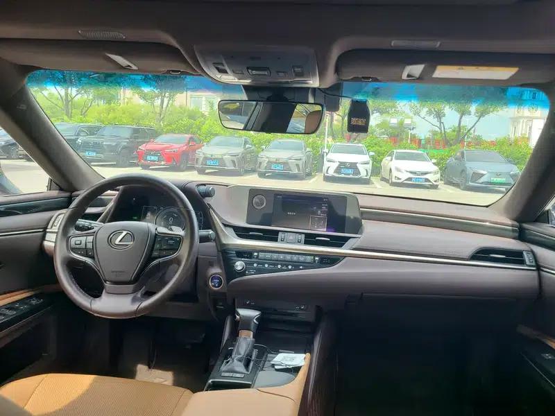 Lexus ES 2021 300h Premium Edition — миниатюра 8