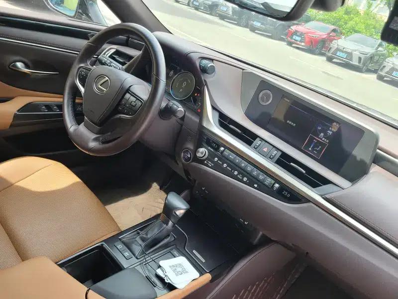 Lexus ES 2021 300h Premium Edition — миниатюра 10