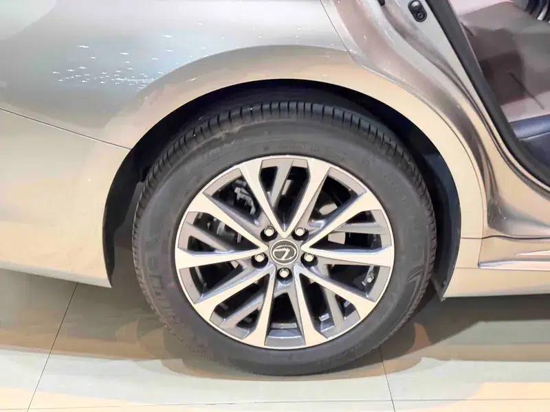 Lexus ES 2025 200 Premium Edition — миниатюра 12
