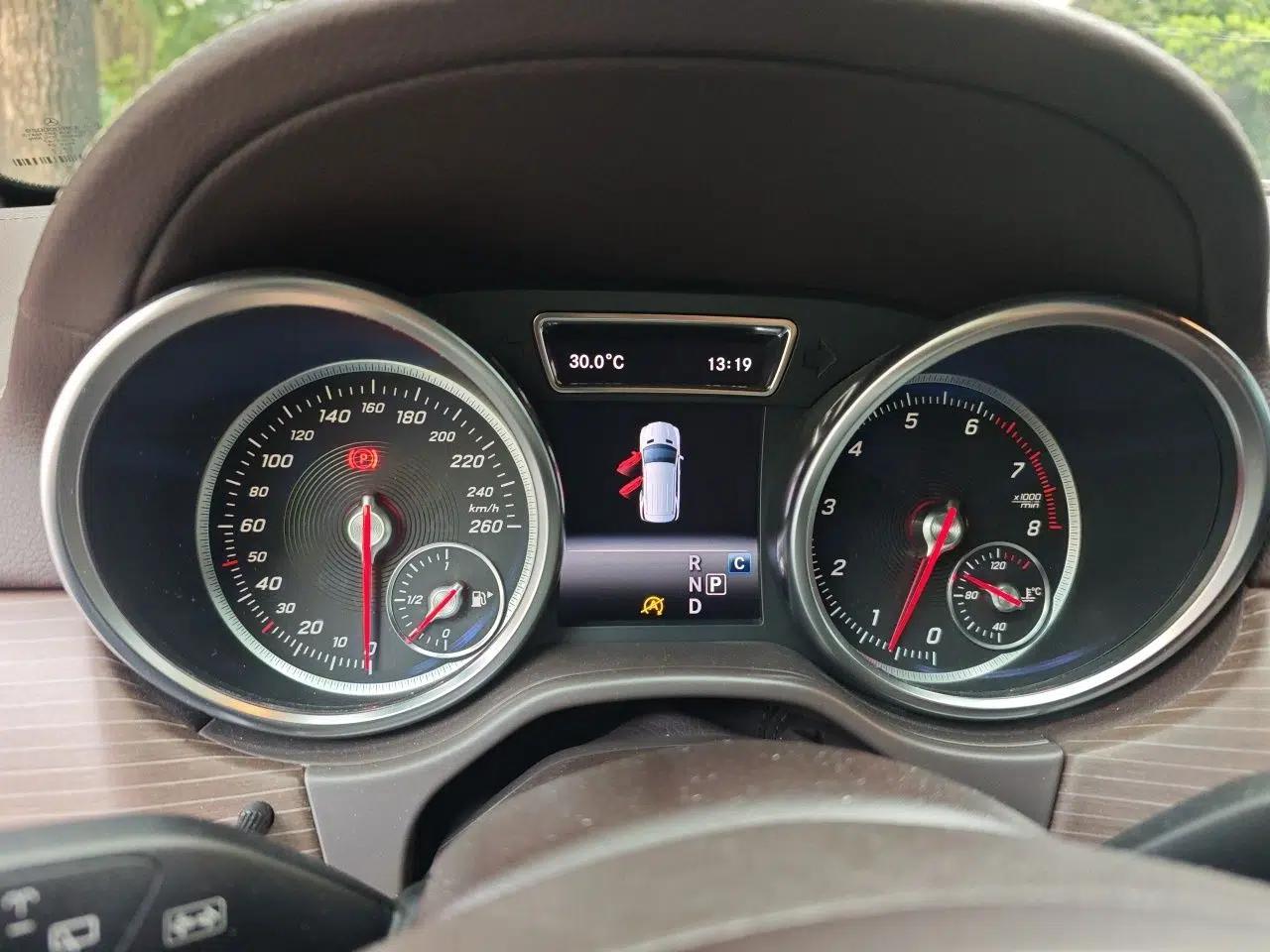 Mercedes-Benz GLE 2018 GLE 400 4MATIC Exclusive Edition — миниатюра 11