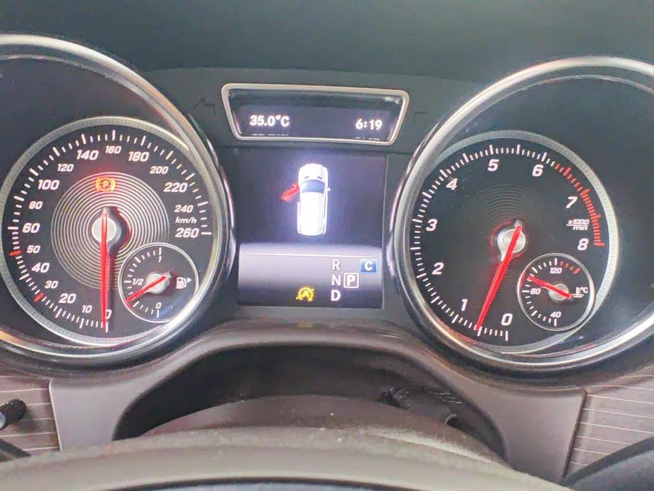 Mercedes-Benz GLE 2018 GLE 320 4MATIC Dynamic Edition Collector's Edition — миниатюра 11