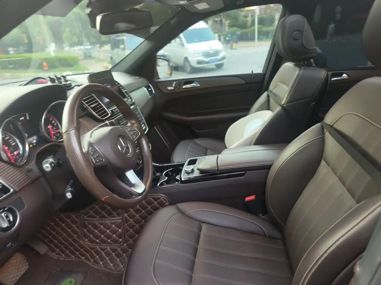 Mercedes-Benz GLE 2018 GLE 320 4MATIC Dynamic Edition Collector's Edition — миниатюра 15
