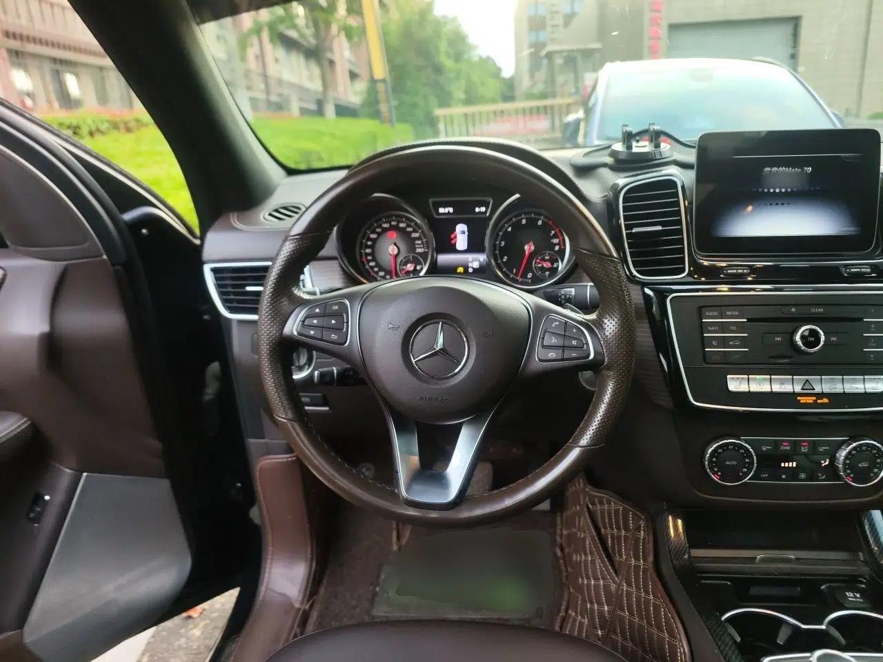 Mercedes-Benz GLE 2018 GLE 320 4MATIC Dynamic Edition Collector's Edition — миниатюра 10