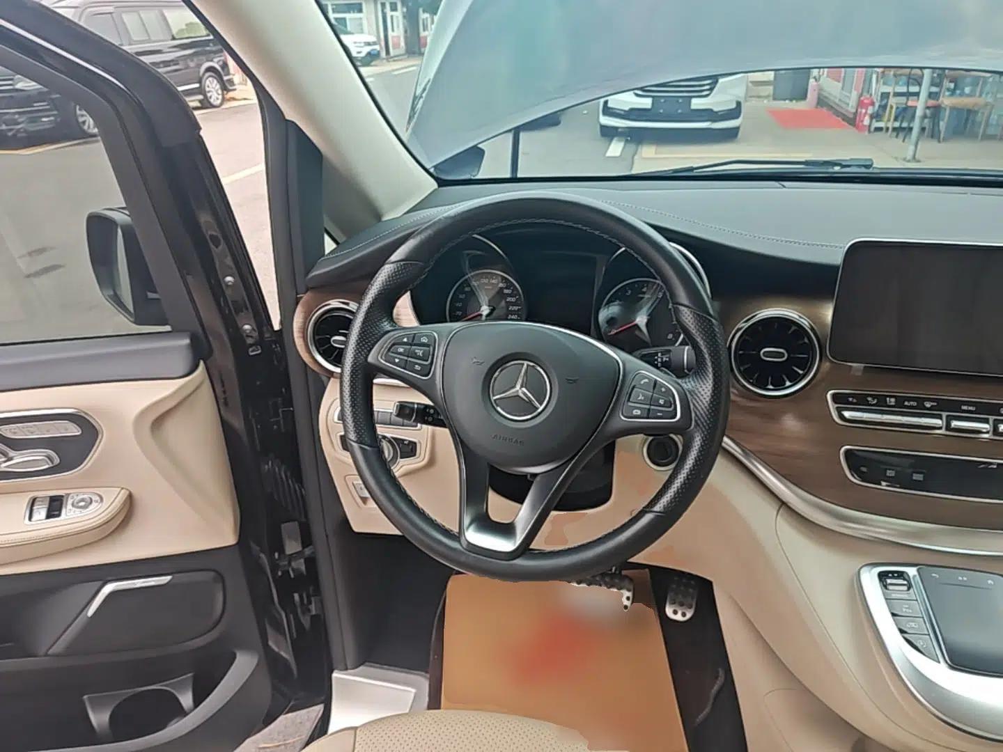Mercedes-Benz V-Class 2021 V 260 Prestige Edition — миниатюра 13