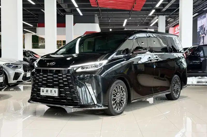 Lexus LM 500h DIRECT4 6-Seat Premium Edition (2026) — миниатюра 1