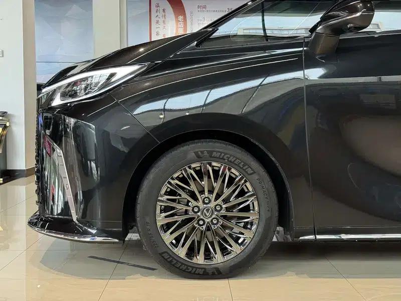Lexus LM 500h DIRECT4 6-Seat Premium Edition (2026) — миниатюра 11