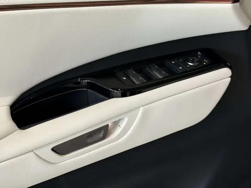 Lexus LM 500h DIRECT4 6-Seat Premium Edition (2026) — миниатюра 14