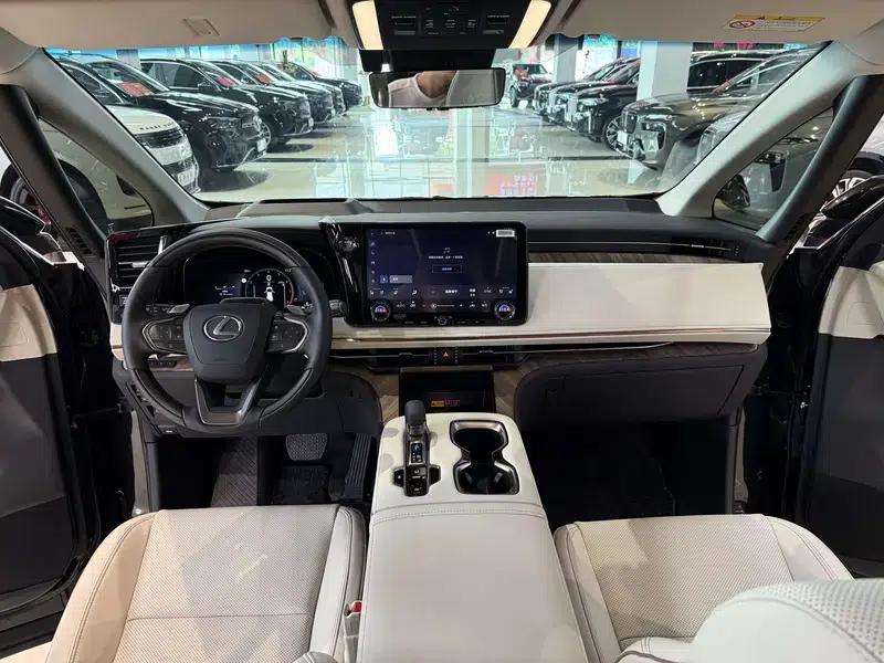 Lexus LM 500h DIRECT4 6-Seat Premium Edition (2026) — миниатюра 15