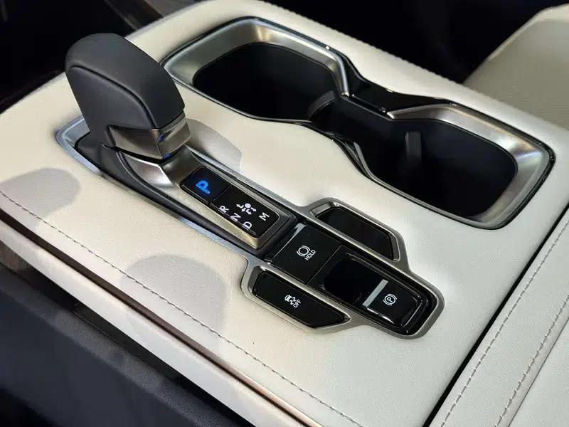 Lexus LM 500h DIRECT4 6-Seat Premium Edition (2026) — миниатюра 18
